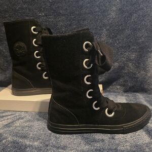 Converse Chuck Taylor All-Star Beverly lace-up boots. US Women's Size 6